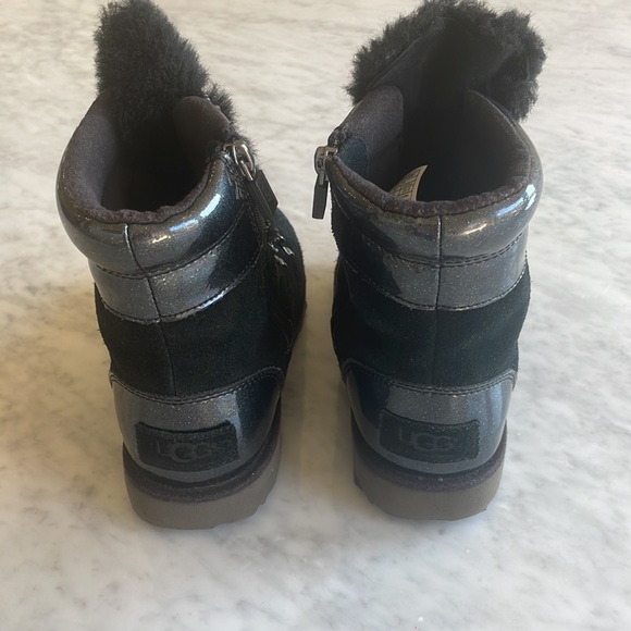 Ugg Kids Viki Boots - Picture 4 of 11